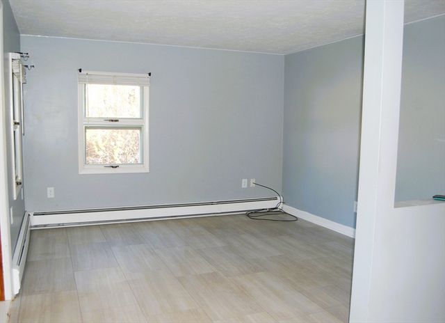 9 Harding St, Leicester, MA 01611