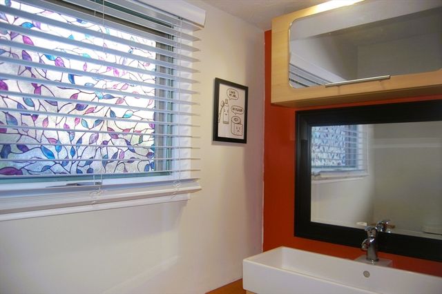 9 Harding St, Leicester, MA 01611