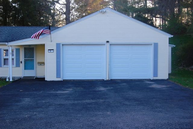 9 Harding St, Leicester, MA 01611