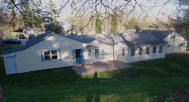 9 Harding St, Leicester, MA 01611