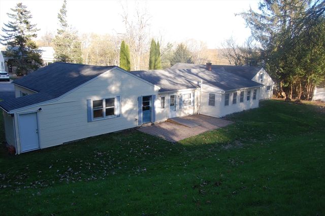 9 Harding St, Leicester, MA 01611