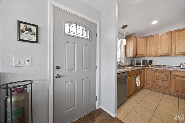 4321 Sabal Court, Bakersfield, CA 93301