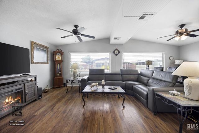 4321 Sabal Court, Bakersfield, CA 93301