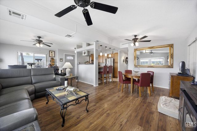 4321 Sabal Court, Bakersfield, CA 93301