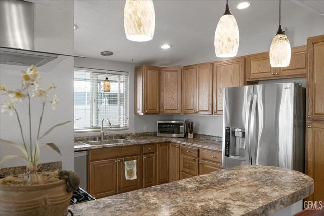 4321 Sabal Court, Bakersfield, CA 93301