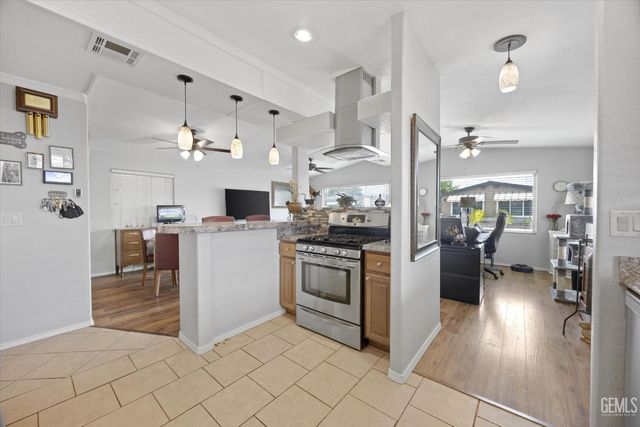 4321 Sabal Court, Bakersfield, CA 93301