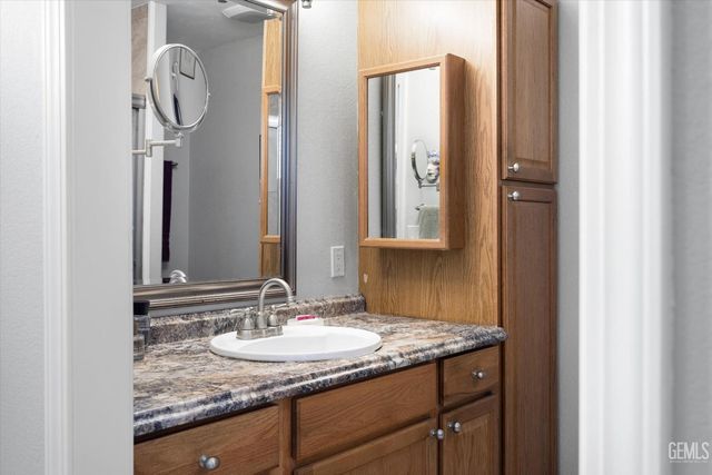 4321 Sabal Court, Bakersfield, CA 93301