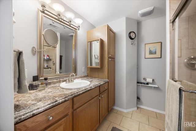 4321 Sabal Court, Bakersfield, CA 93301