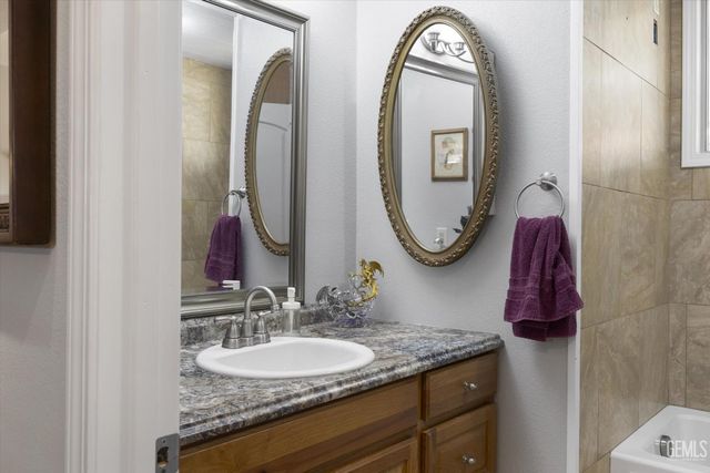 4321 Sabal Court, Bakersfield, CA 93301