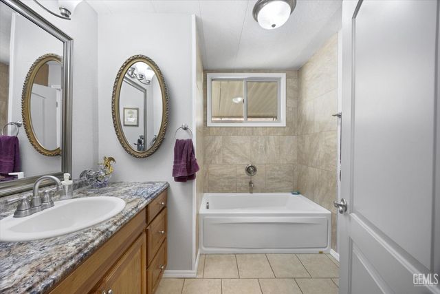 4321 Sabal Court, Bakersfield, CA 93301