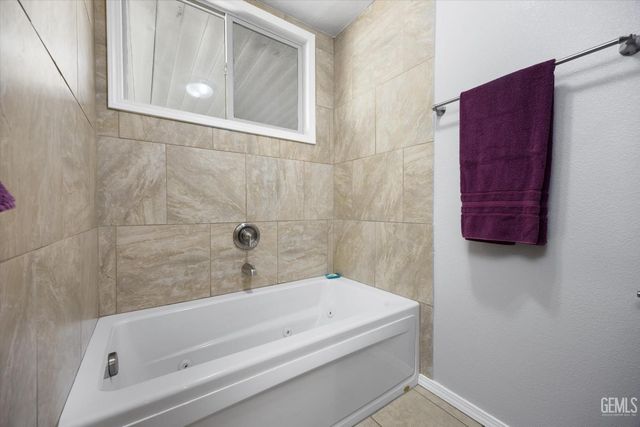 4321 Sabal Court, Bakersfield, CA 93301