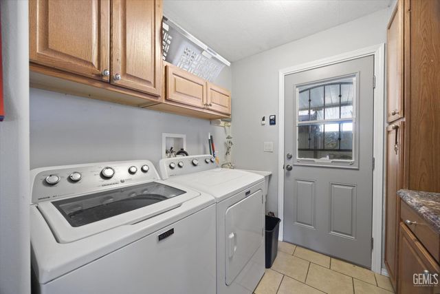 4321 Sabal Court, Bakersfield, CA 93301