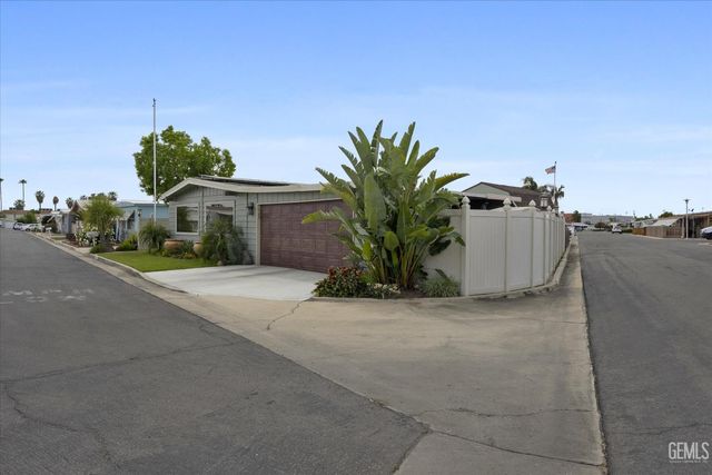 4321 Sabal Court, Bakersfield, CA 93301