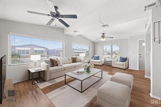 4321 Sabal Court, Bakersfield, CA 93301