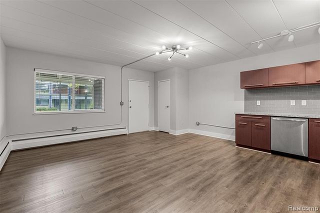 1050 N Adams Road 114, Birmingham, MI 48009