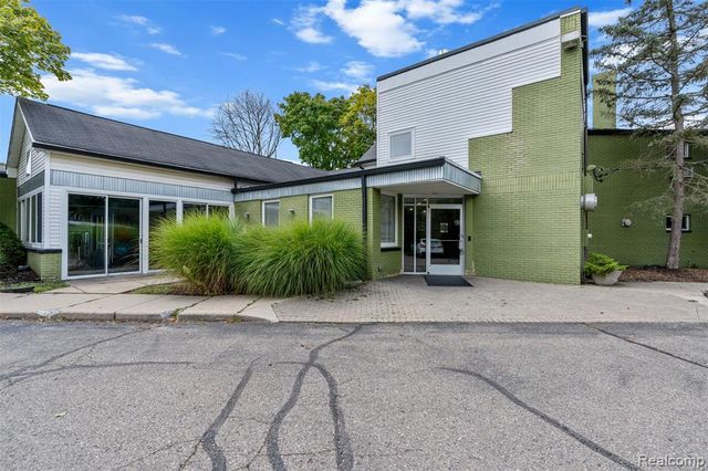 1050 N Adams Road 114, Birmingham, MI 48009