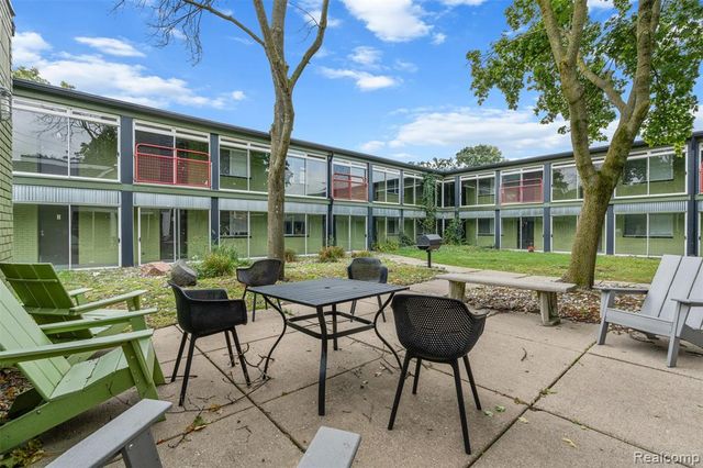 1050 N Adams Road 114, Birmingham, MI 48009
