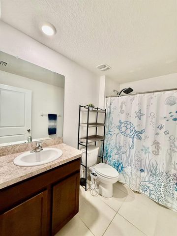 1026 GOLDEN SHINER AVENUE, Ruskin, FL 33570