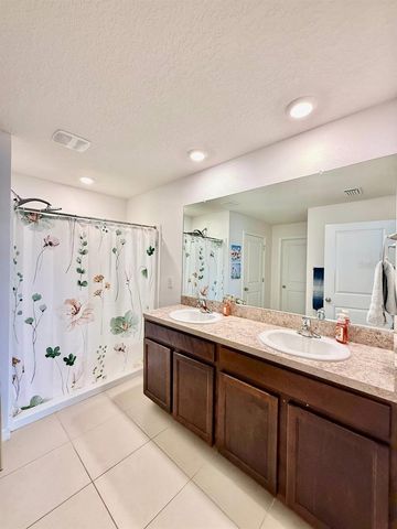 1026 GOLDEN SHINER AVENUE, Ruskin, FL 33570