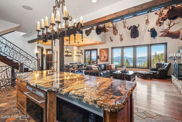 202 TRESTLE CREEK LN, Hope, ID 83836