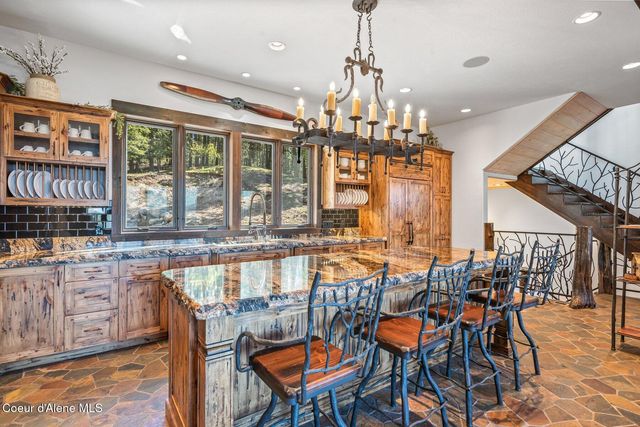 202 TRESTLE CREEK LN, Hope, ID 83836