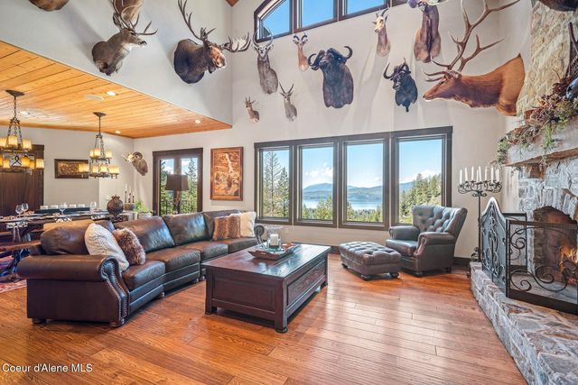 202 TRESTLE CREEK LN, Hope, ID 83836
