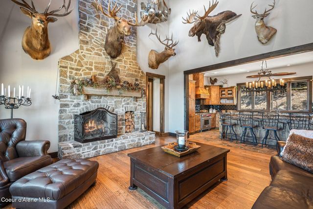 202 TRESTLE CREEK LN, Hope, ID 83836