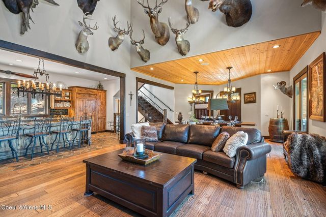 202 TRESTLE CREEK LN, Hope, ID 83836