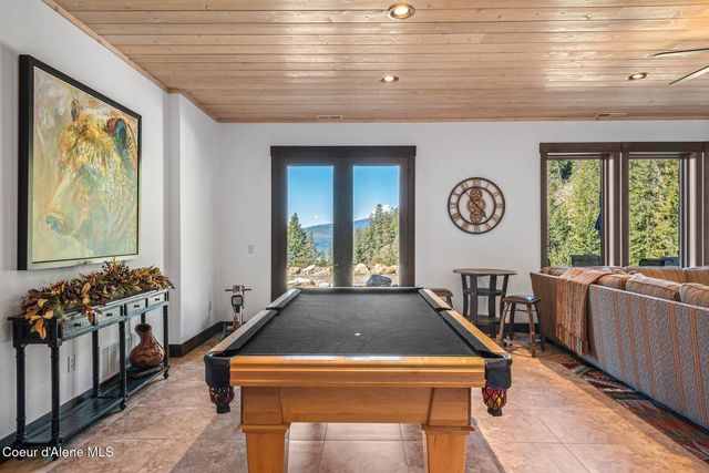 202 TRESTLE CREEK LN, Hope, ID 83836
