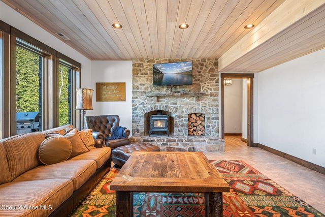 202 TRESTLE CREEK LN, Hope, ID 83836