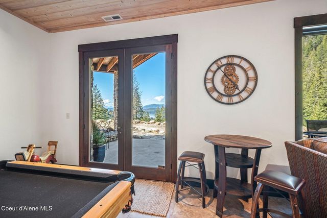 202 TRESTLE CREEK LN, Hope, ID 83836