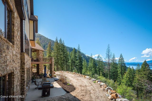 202 TRESTLE CREEK LN, Hope, ID 83836