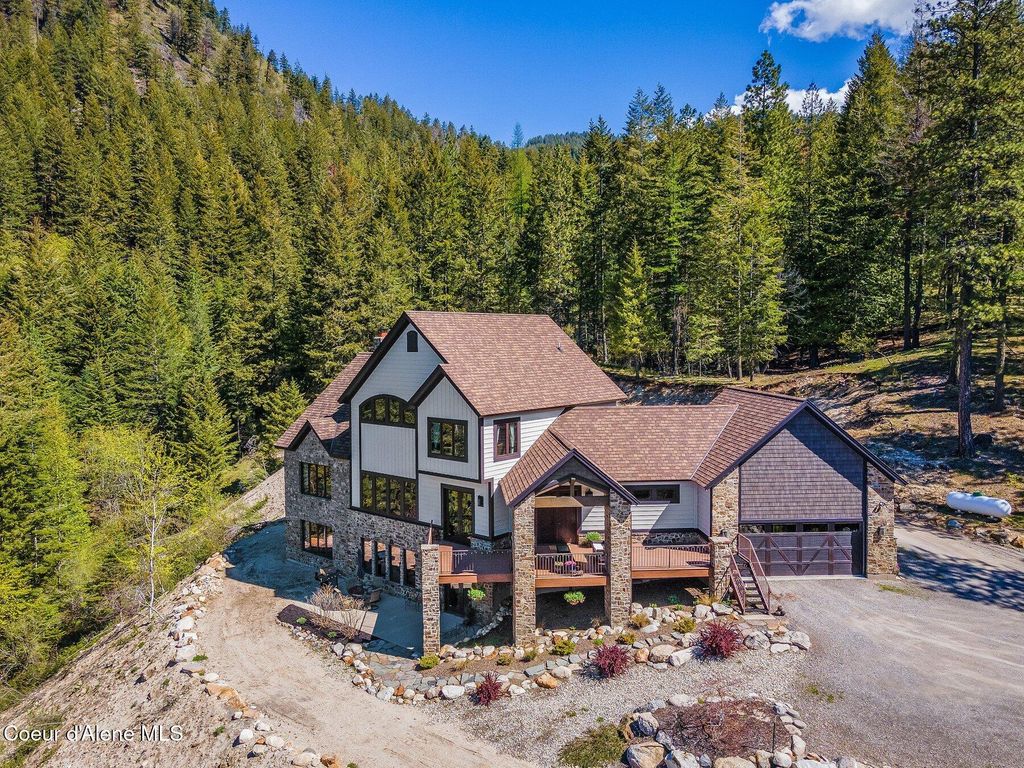 202 TRESTLE CREEK LN, Hope, ID 83836