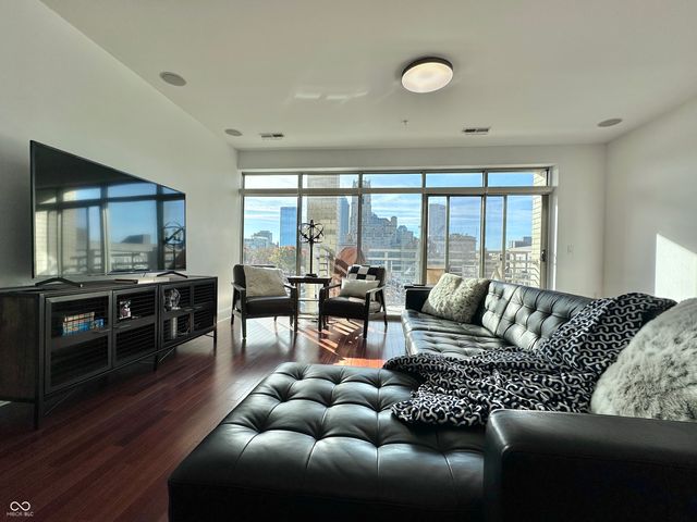 802 N Meridian Street 204, Indianapolis, IN 46204