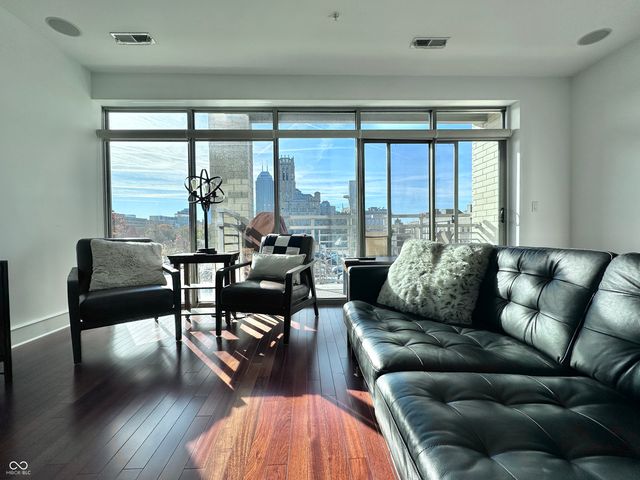 802 N Meridian Street 204, Indianapolis, IN 46204