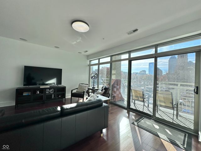 802 N Meridian Street 204, Indianapolis, IN 46204