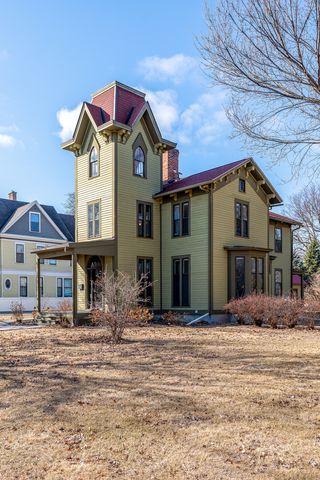 824 20th Street, Rock Island, IL 61201