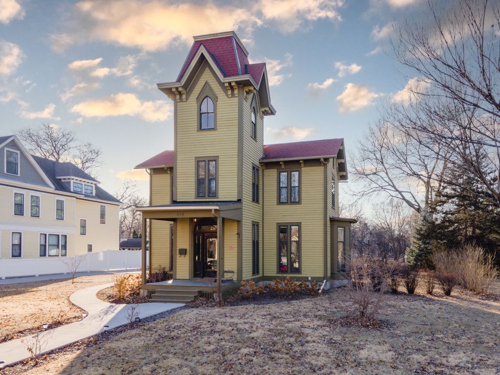 824 20th Street, Rock Island, IL 61201