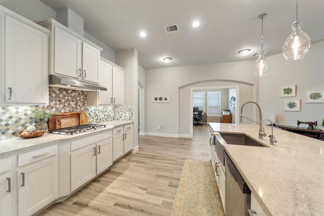 8020 Serenity Drive, Pearland, TX 77584
