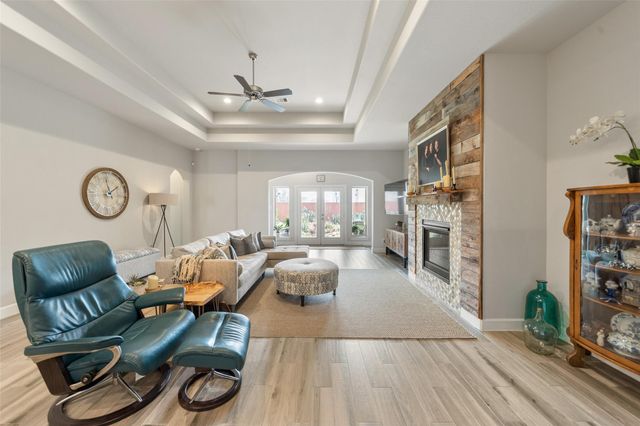 8020 Serenity Drive, Pearland, TX 77584