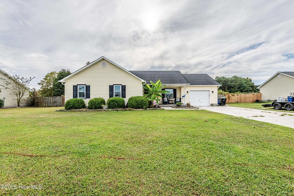109 Esquire Drive, Richlands, NC 28574