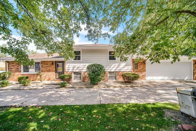 205 Fairview Lane, Schererville, IN 46375