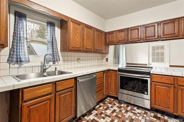 225 W Ridge Street, Owosso, MI 48867