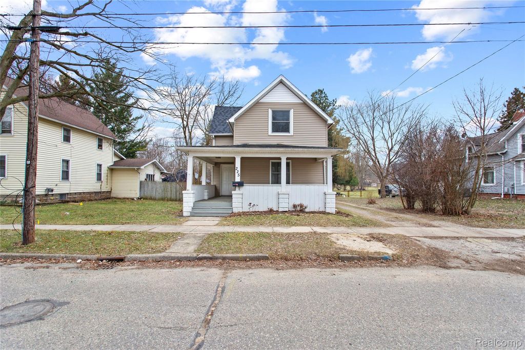 225 W Ridge Street, Owosso, MI 48867