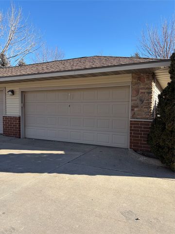 6350 Coachlight Drive 1306, West Des Moines, IA 50266