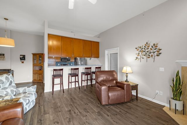 6350 Coachlight Drive 1306, West Des Moines, IA 50266