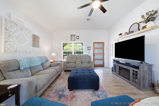 633 E Allen Street, Kellyville, OK 74039