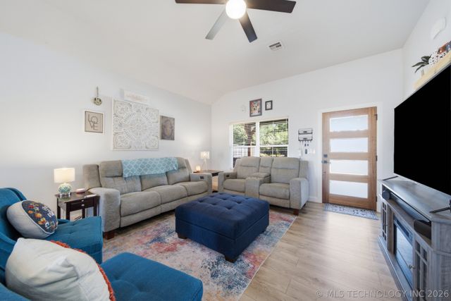 633 E Allen Street, Kellyville, OK 74039