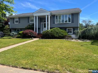 177 Truman Terrace, Paramus, NJ 07652