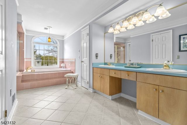 13 Wilson Way, Raritan Twp., NJ 08551